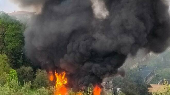 Massa Lubrense: incendio in un'azienda agricola