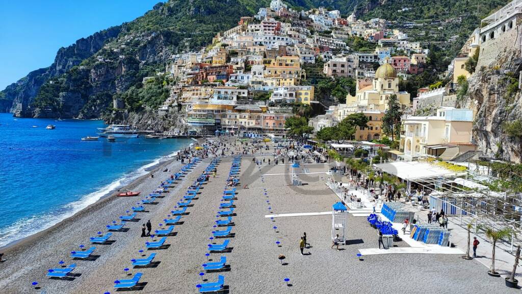 Pasquetta con boom di presenze a Positano. Prese d’assalto le vie del mare