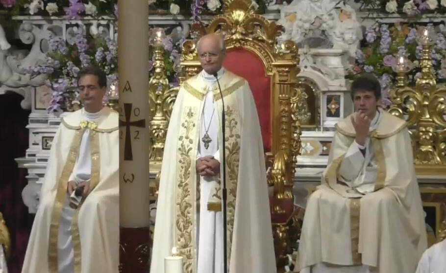 Piano di Sorrento, l’omelia pasquale di Mons. Arturo Aiello nella Basilica di San Michele Arcangelo: “Non m’hai tradito Signore” 
