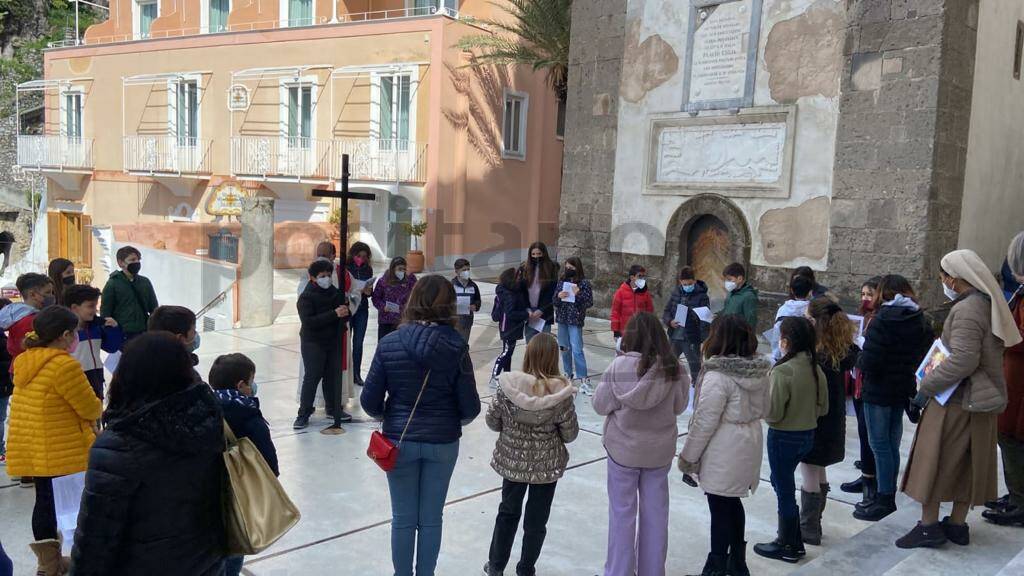 Positano la Via Crucis dei bambini 