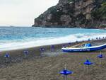 Positano, lo spettacolo del mare in burrasca