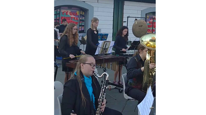 Sorrento, una Domenica delle Palme con l'emozionante esibizione della St. Peter's Band in Piazza Veniero 