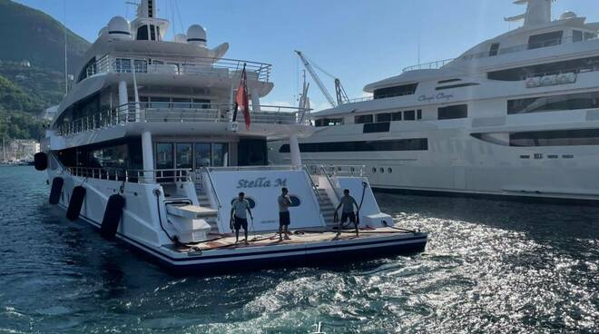 Anche a Castellammare di Stabia arrivano i primi super yacht