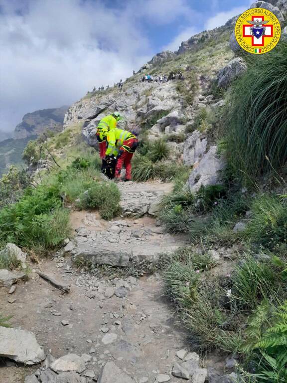 Costiera Amalfitana: ancora un intervento del Soccorso Alpino sul Sentiero degli Dei