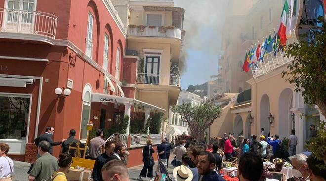 Incendio a Capri in Via Camerelle