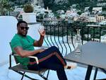 L'attore statunitense Kevin Hart in vacanza a Positano