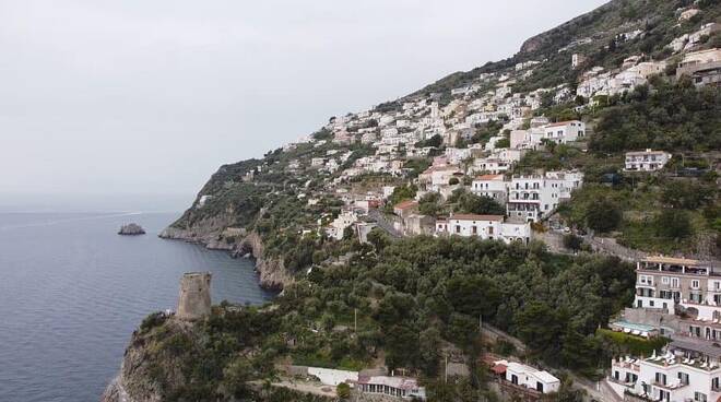 Lupo di Mare questa sera approda a Praiano, il luogo del cuore e del respiro