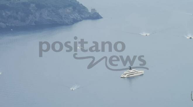 Nelle acque di Positano il lussuoso MotorYacht Rio