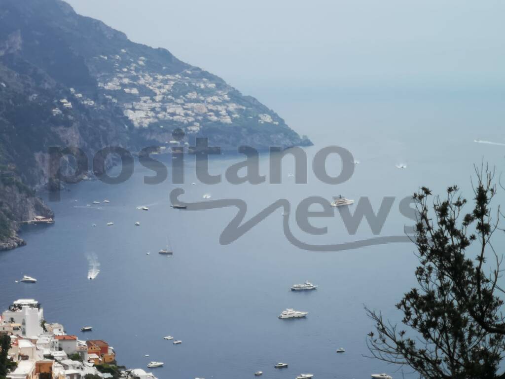 Nelle acque di Positano il lussuoso MotorYacht Rio