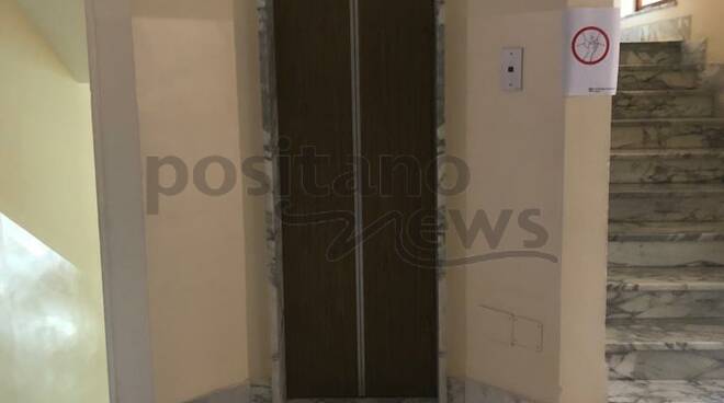 Piano di Sorrento: tre persone bloccate nell'ascensore di un condominio, tra loro un bambino