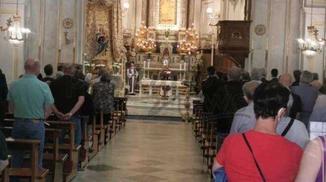 Positano: grande commozione al funerale di Massimo Capodanno