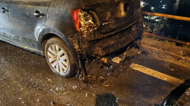 Positano incendiate due auto alla Garitta