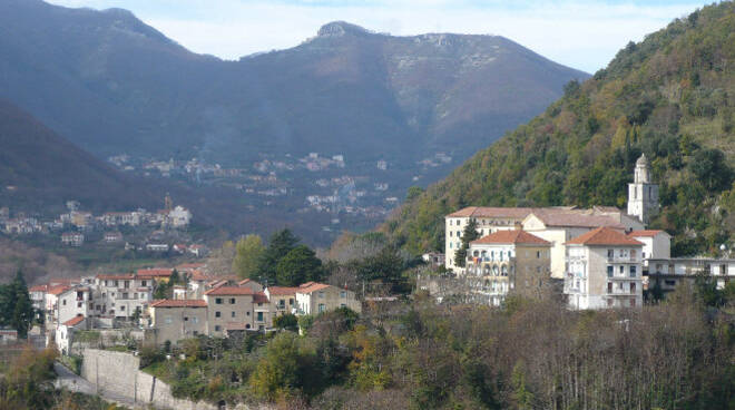 Tramonti, riapertura pedonale e veicolare a senso unico alternato della strada che porta dalla “Ferriera” a “Casa Vitagliano” 