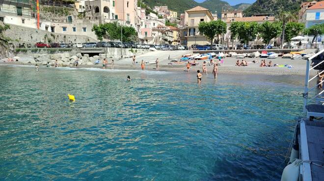 A Minori il mare torna balneabile: "Immediati effetti positivi della nuova condotta"