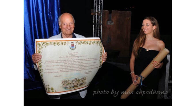 Il 30 luglio 2014 il Comune di Positano conferiva la cittadinanza onoraria a Raffaele La Capria