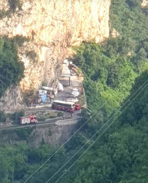 Ravello: autobus turistico in avaria, strada non percorribile per diverse ore