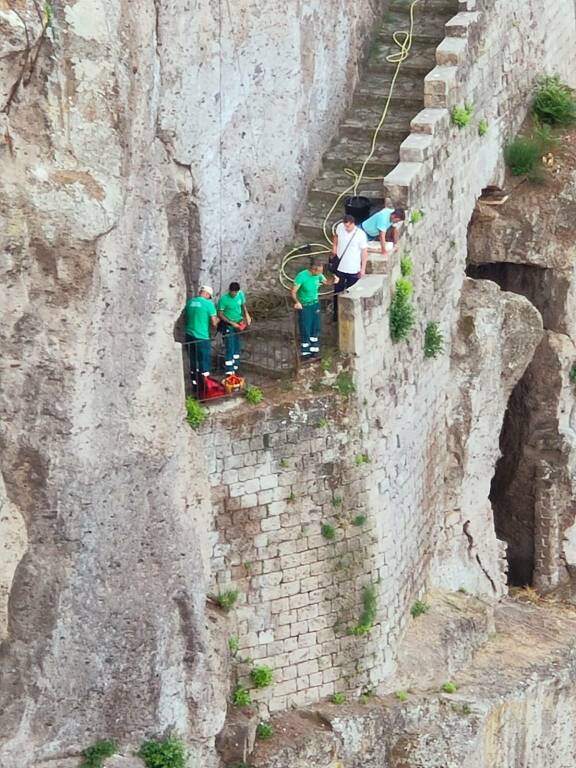 Sant'Agnello, i rocciatori al lavoro per mettere in sicurezza il costone 