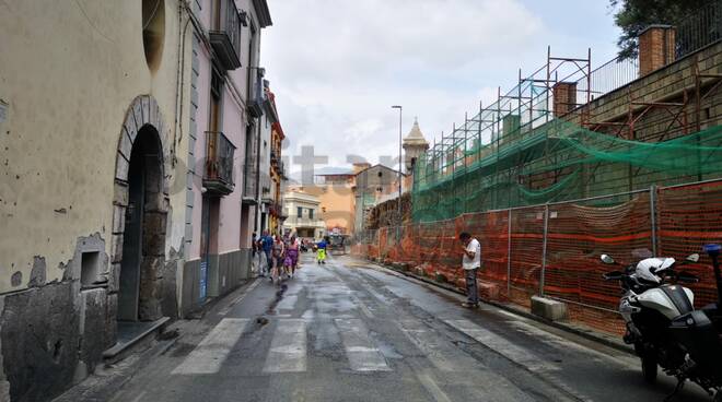 Sorrento, ritrovati reperti archeologici di epoca romana durante i lavori sul Corso Italia. Cantiere fermo