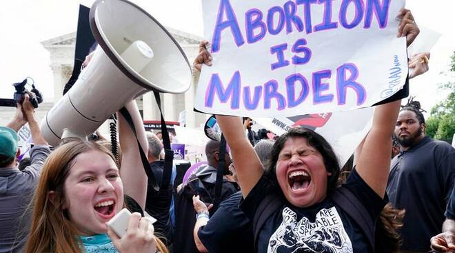 USA: la Corte Suprema annulla il diritto costituzionale all'aborto