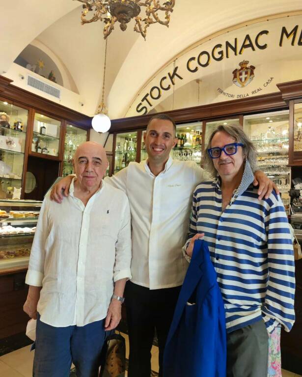 Amalfi, Adriano Galliani e Gigi Marzullo si gustano una pausa di bontà alla storica Pasticceria Pansa