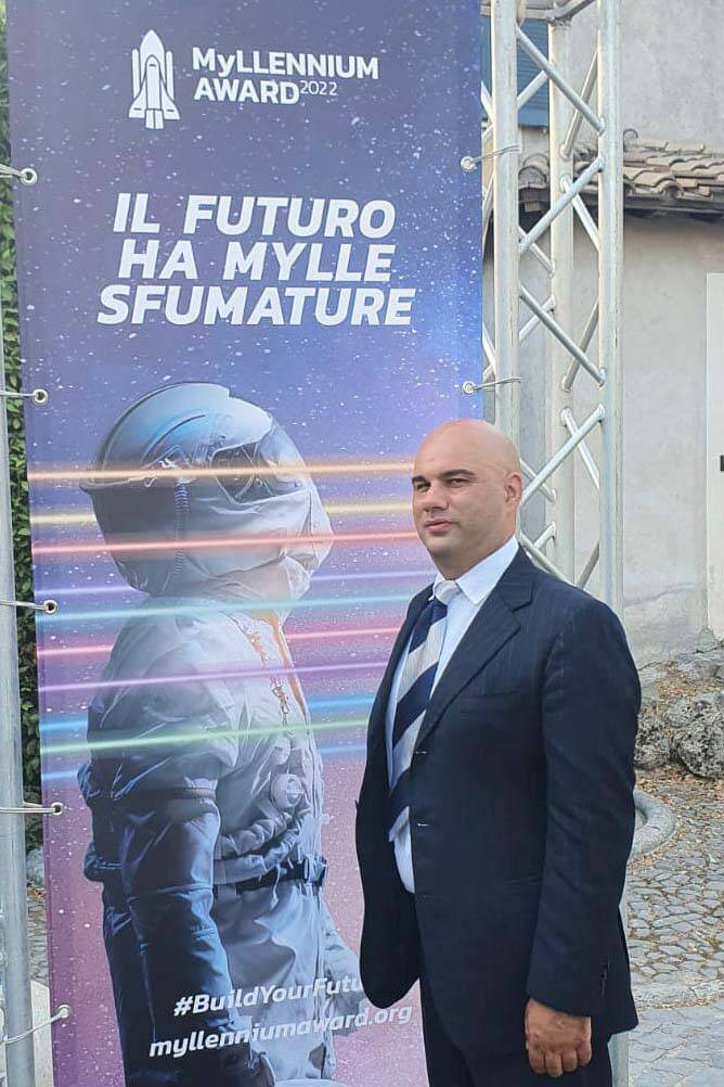 Roma - Il sorrentino Luca Vittorio Raiola in arte LUVI vince il Myllennium Award 2022 sezione My BOOK premio Speciale Graphic Novel