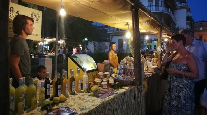 Limoni in festa a Massa Lubrense: passeggiate, degustazioni e spettacoli per celebrare uno dei simboli della gastronomia locale