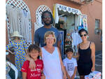 Piano di Sorrento, il giocatore di basket Kawhi Leonard si gode la bellezza della penisola sorrentina