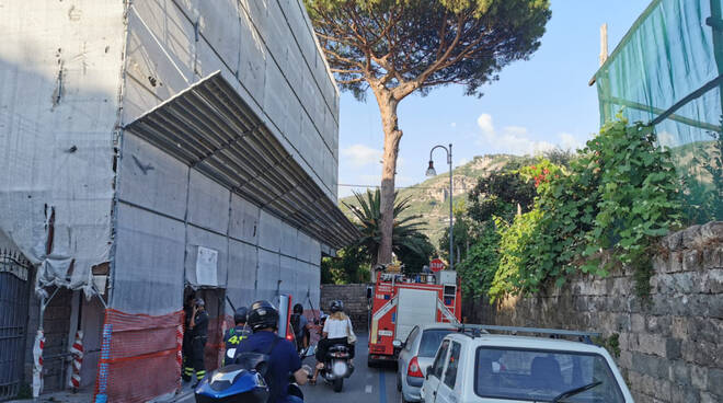 Piano di Sorrento, perdita di gas in Via Carlo Amalfi. Intervengono i Vigili del Fuoco