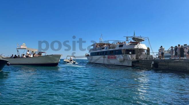 Positano, molo preso d'assalto. In tanti gli sbarchi giornalieri