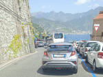 Amalfi, traffico intenso nonostante la circolazione a targhe alterne. Veicoli multati una volta raggiunto il centro cittadino