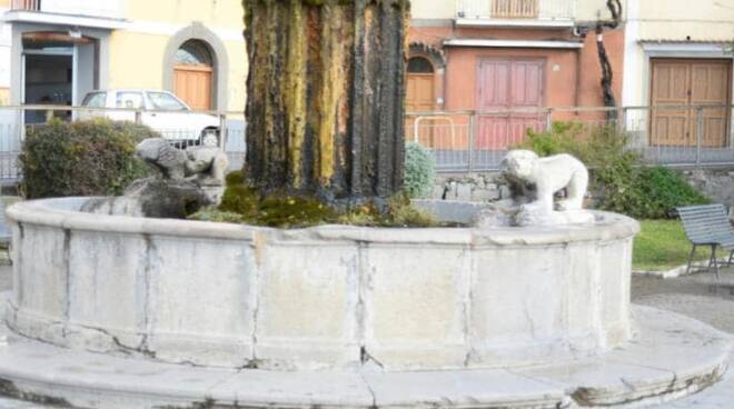 Minori, Fontana dei Leoni. Reale: "Hanno lasciato marcire la fontana e ora accusano chi si prodiga per ripararla"