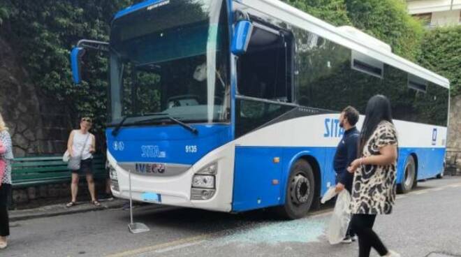 Sorrento, incidente tra autobus: Sita ed Eav si scontrano