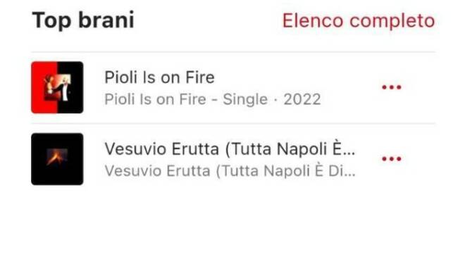 "Vesuvio erutta, tutta Napoli è distrutta": il coro razzista su tutte le piattaforme musicali