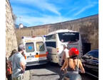 Ravello, ambulanza bloccata nel traffico a causa della presenza di un autobus turistico