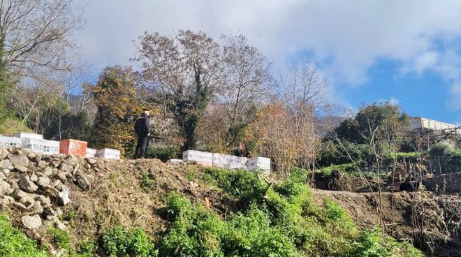 Agerola: abusivismo e inquinamento in zona a rischio frane, denunciate 6 persone