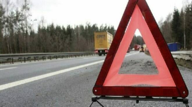 INCIDENTE SU A30, AUTO BLOCCA USCITA MERCATO SAN SEVERINO