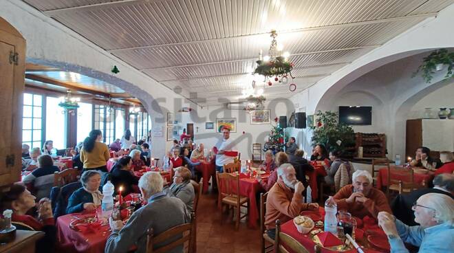 Grande gioia a Positano per il pranzo di Natale per gli Anziani!