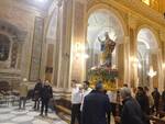San Nicola entra nella Basilica di San Michele a Piano di Sorrento
