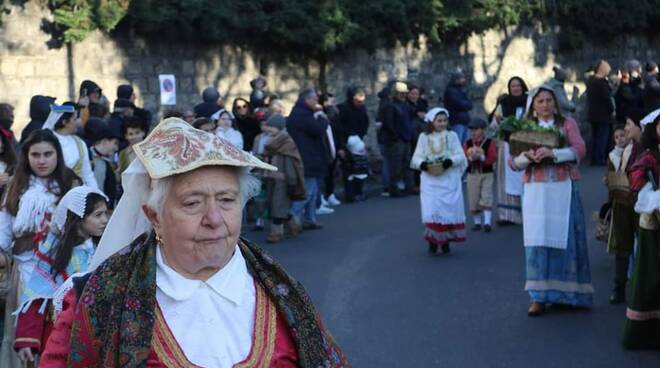 A Vico Equense la tradizione si rinnova con la sfilata de “Le Pacchianelle”