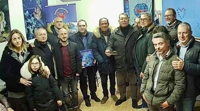 Luigi Di Prisco a Torre del Greco con i sub che supportano la pulizia fondali a Sorrento: "Nei prossimi mesi iniziative a tutela del nostro ecosistema marino"