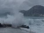 Praiano, mareggiata spettacolare alla Gavitella nel video di Angela Mammato