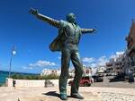 Statua di Domenico Modugno a Polignano a Mare