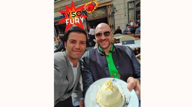 Il pugile Tyson Fury si lascia conquistare dalla delizia al limone del Bar Pasticceria Francese di Amalfi