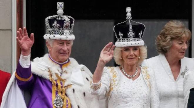 Carlo III incoronato re di Inghilterra con Camilla