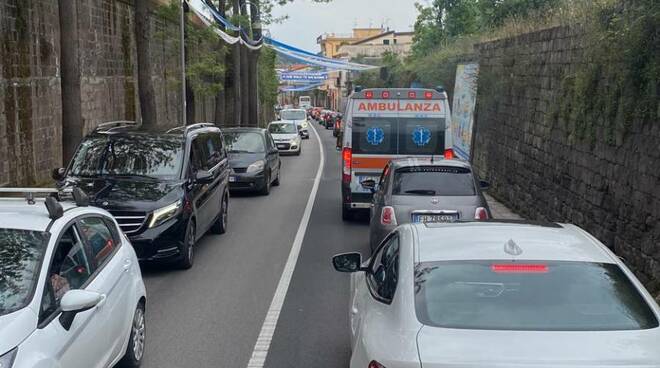 Traffico bloccato in penisola sorrentina con tempi lunghi di percorrenza