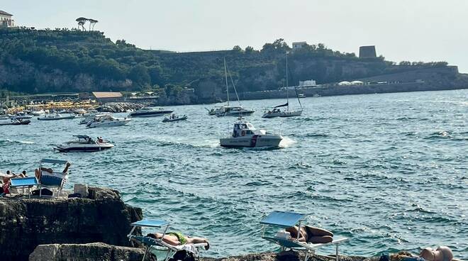 Marina di Puolo Guardia Costiera 