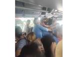 Lite tra un passeggero e l'autista sull'autobus della Sita Amalfi-Sorrento