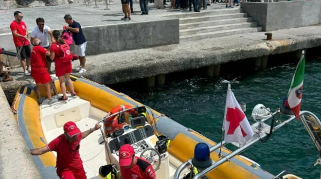 Positano partita idroambulanza e servizio sulle spiagge