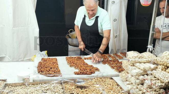 L'arte del torrone del "Biondo" alla fiera di San Michele a Piano di Sorrento