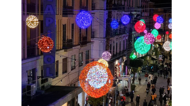 A Salerno inizia il Natale con l'accensione delle Luci d'Artista